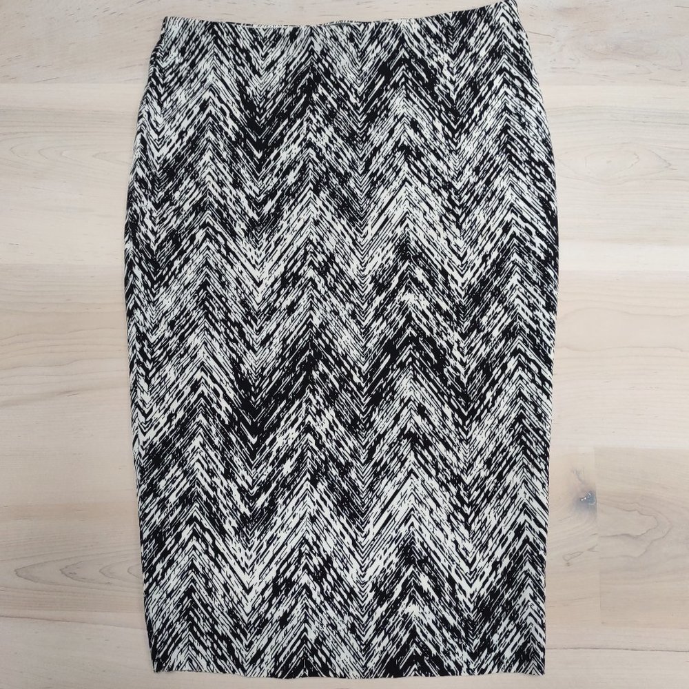 Vince Camuto Black White Chevron Stretchy Midi Skirt